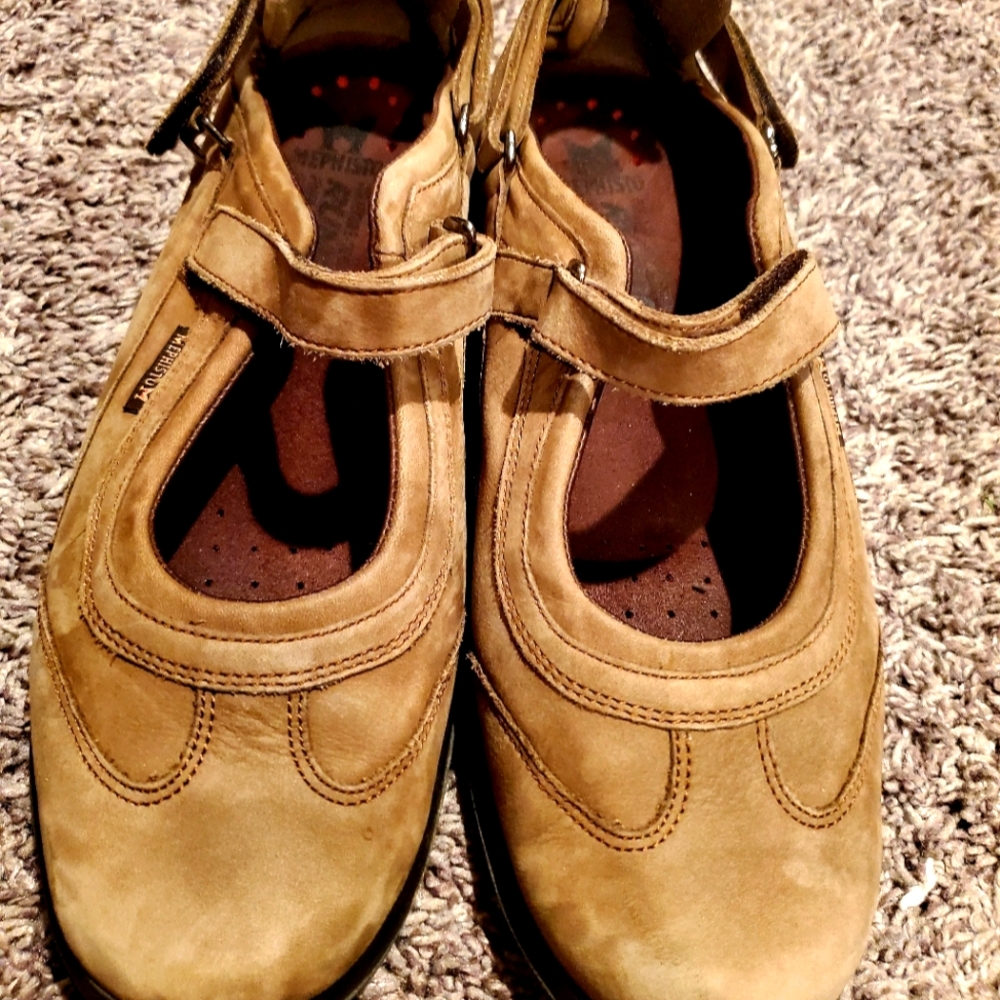 Mephisto all around terrain suede shoes size 9.5